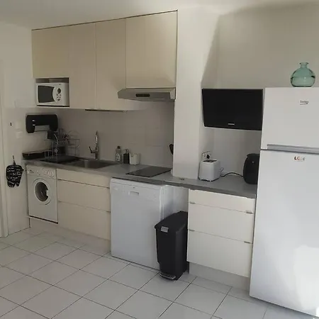 A 100m De La * La Grande-Motte