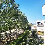 A 100m De La * La Grande-Motte