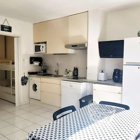 A 100m De La Apartment