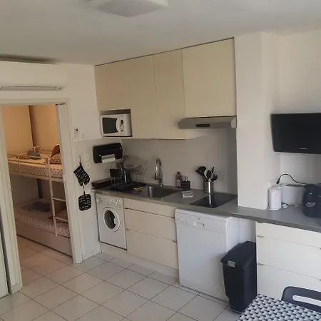 A 100m De La Apartment