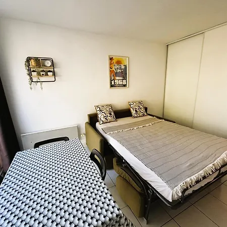 A 100m De La * La Grande-Motte