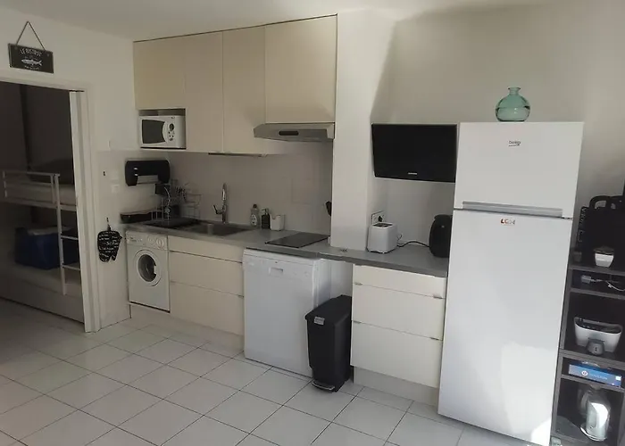 A 100m De La * La Grande-Motte